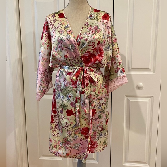 Vintage Gilligan & O'Malley floral silky short robe with lace trim Size L - Picture 1 of 14